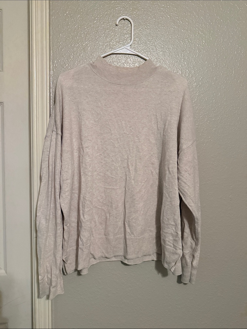 Old Navy Men's Light Beige Crewneck Sweater